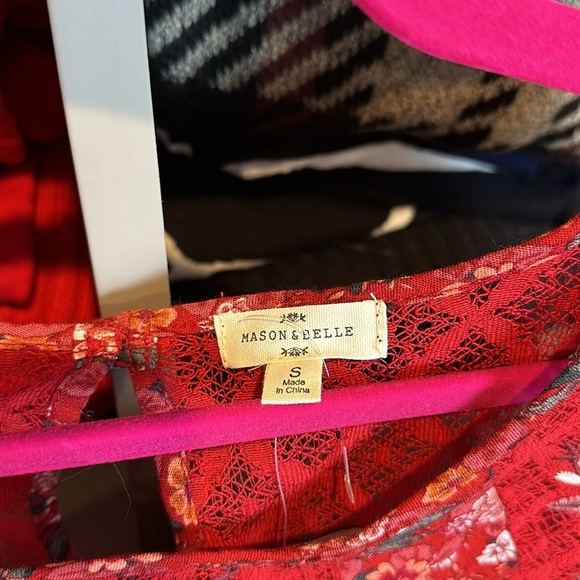 Mason & Belle maroon with flowers long sleeve embroidered/lace top size S NWT - Picture 2 of 3